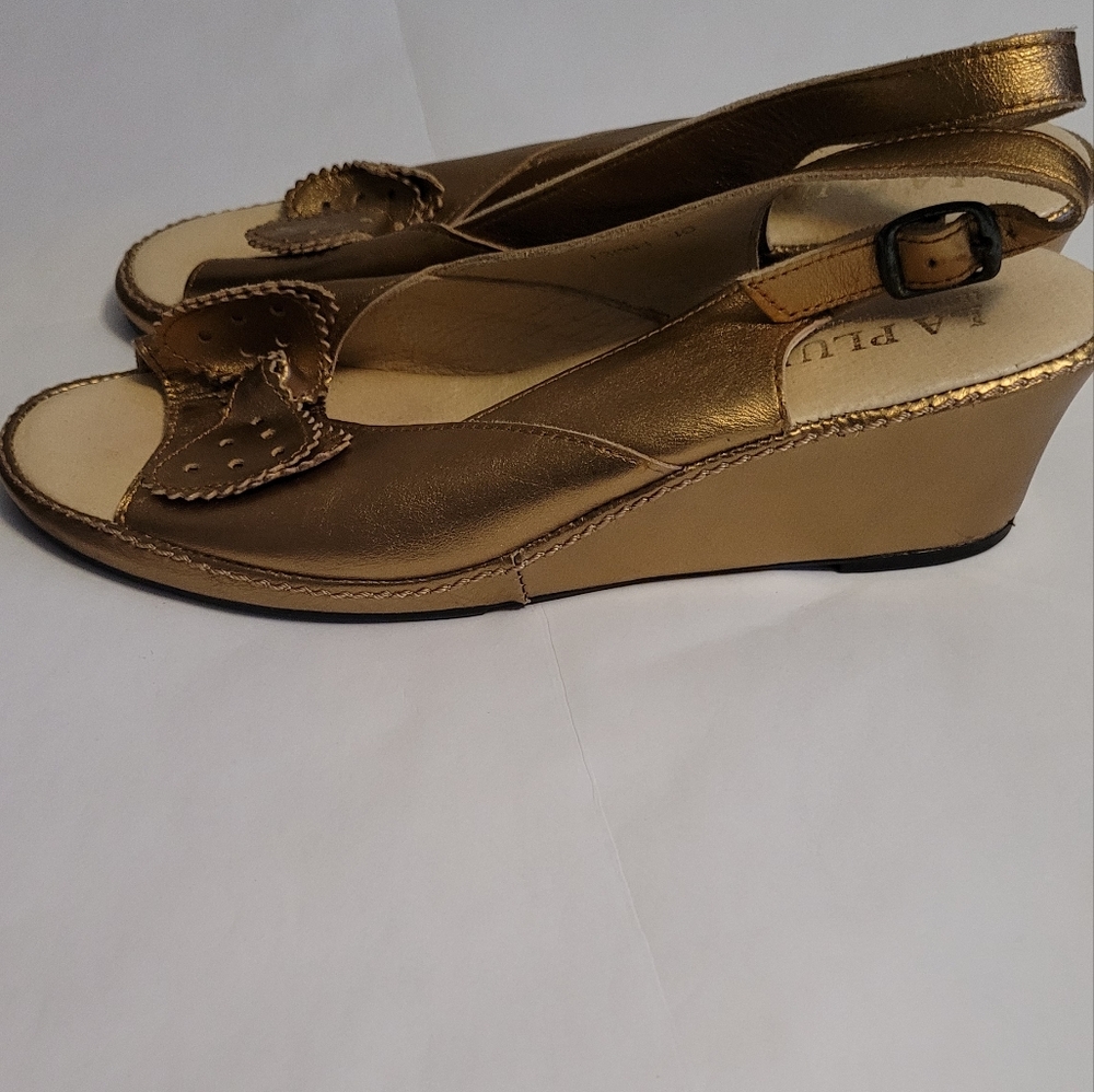 NWOT/ LA PLUME LEATHER GOLD